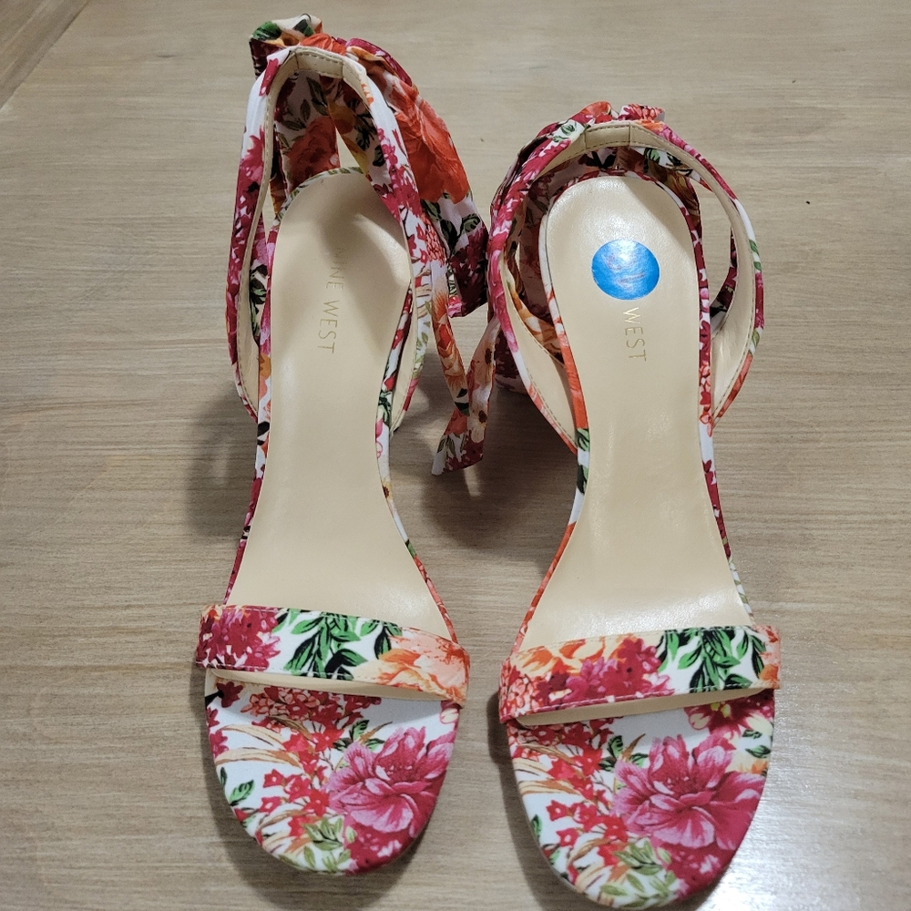 NEW Nine West Kobs Ankle Tie Sandal White Blooms Floral MultiSlide Size 10 - Picture 8 of 8